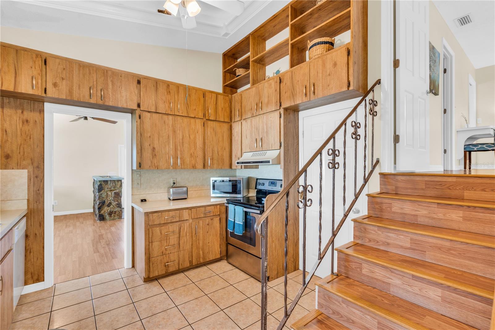Image 12 of 41 For 521 Pameto Road