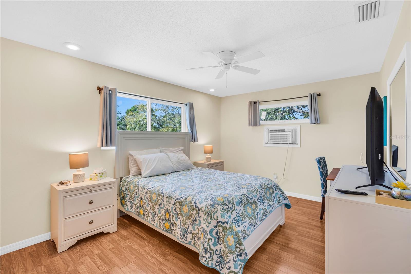Image 7 of 41 For 521 Pameto Road