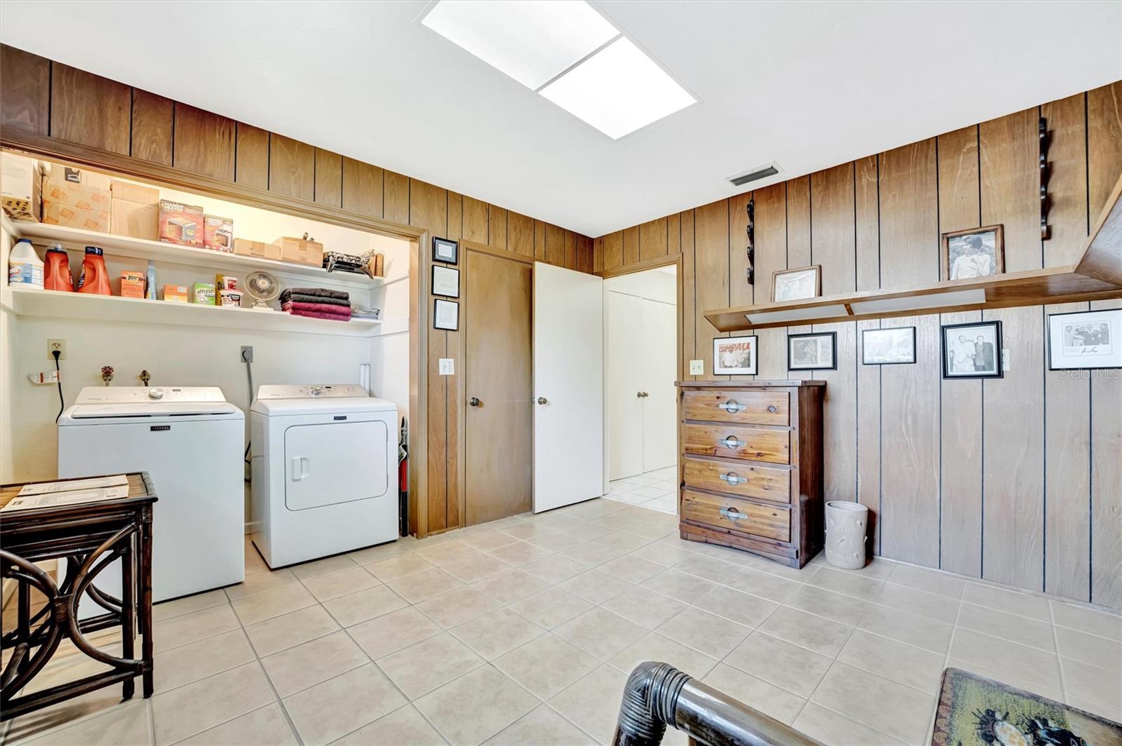 Image 21 of 33 For 3428 Mineola Drive