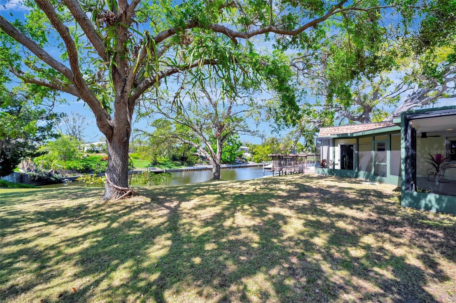 Image 27 of 33 For 3428 Mineola Drive