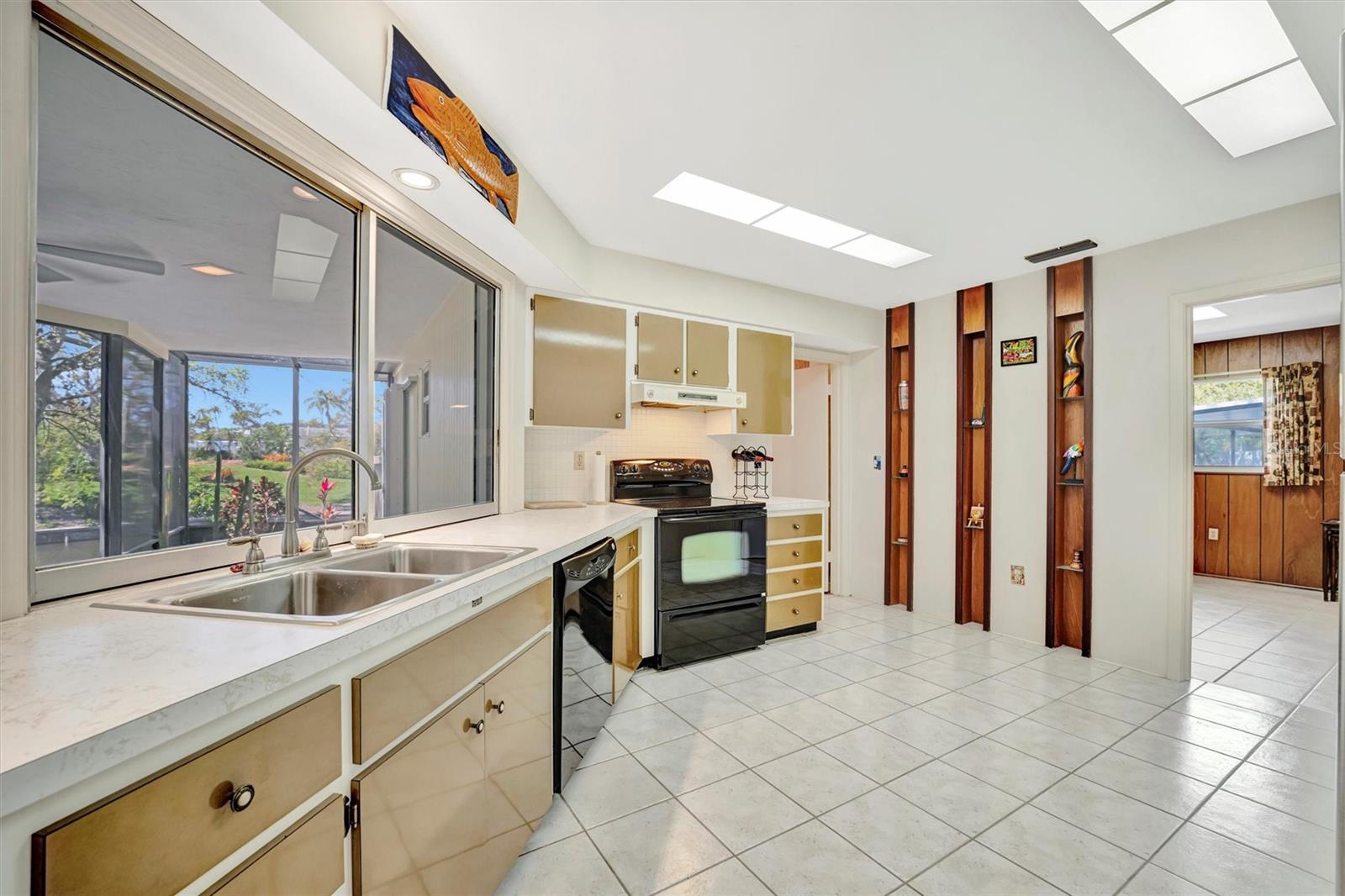 Image 9 of 33 For 3428 Mineola Drive