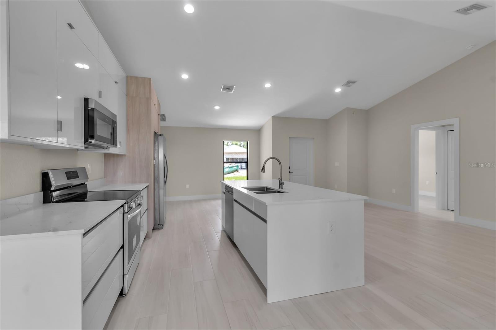 Image 11 of 52 For 23367 Mayville Avenue