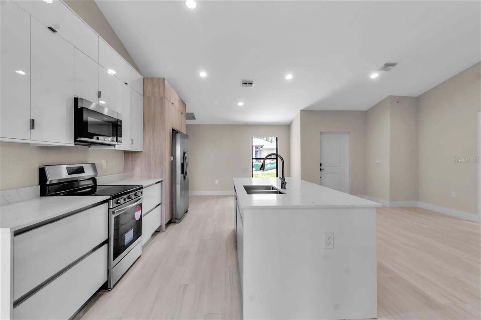 Image 12 of 52 For 23367 Mayville Avenue