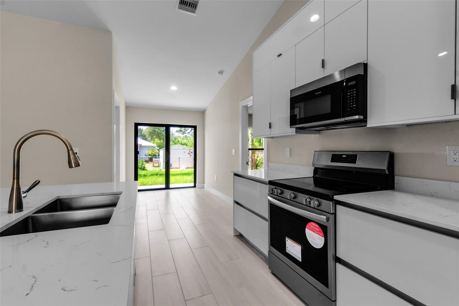 Image 14 of 52 For 23367 Mayville Avenue