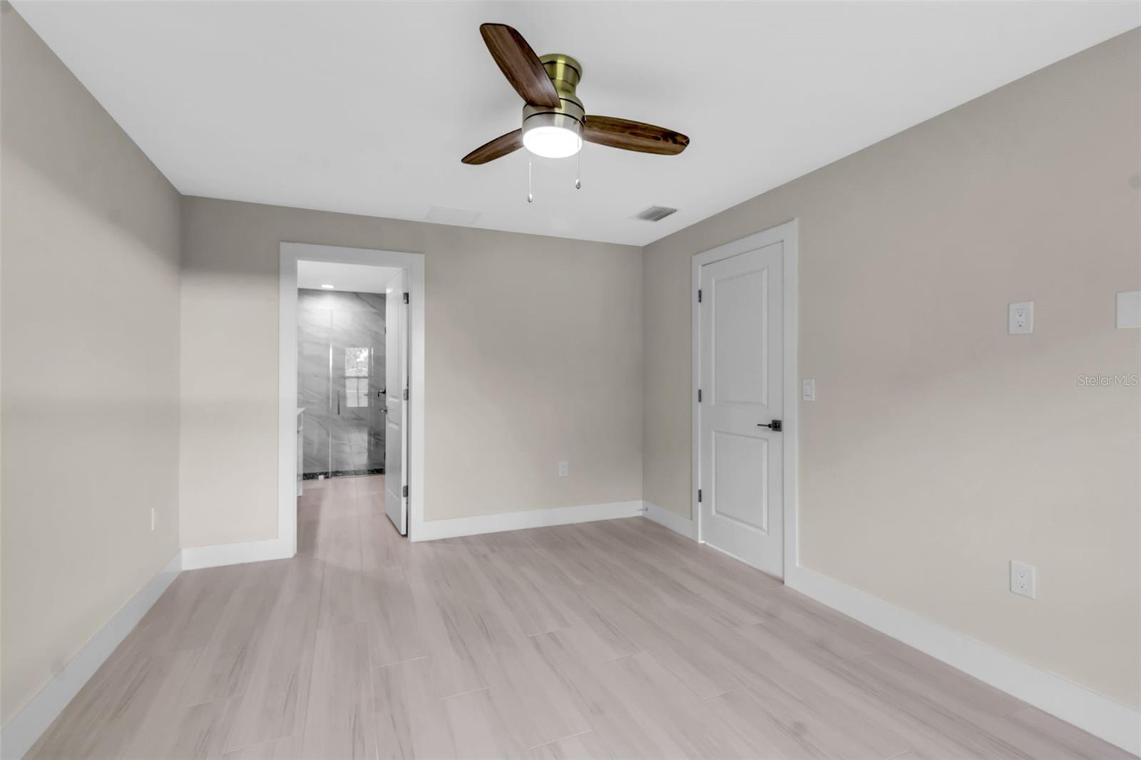 Image 24 of 52 For 23367 Mayville Avenue