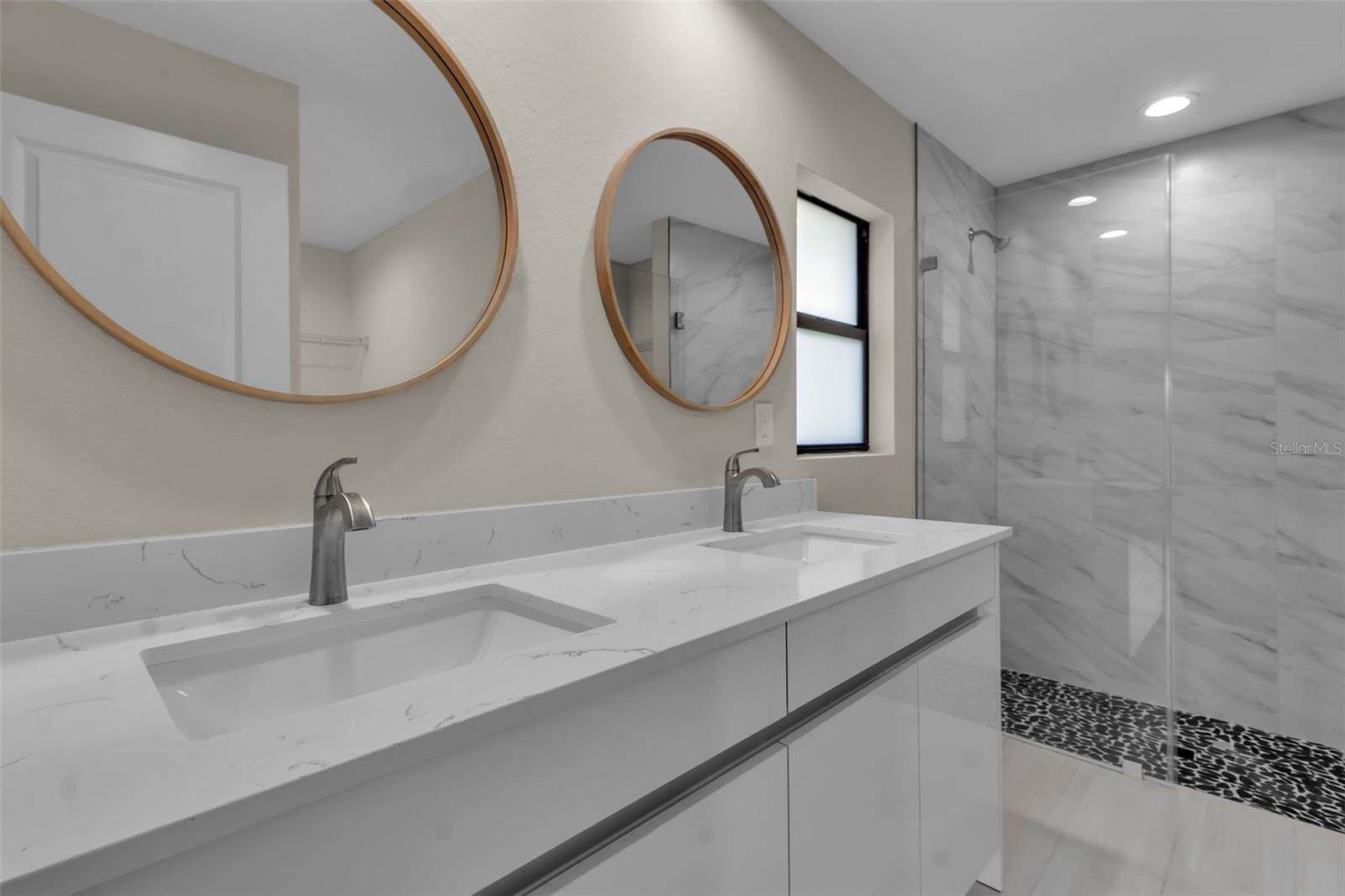 Image 27 of 52 For 23367 Mayville Avenue