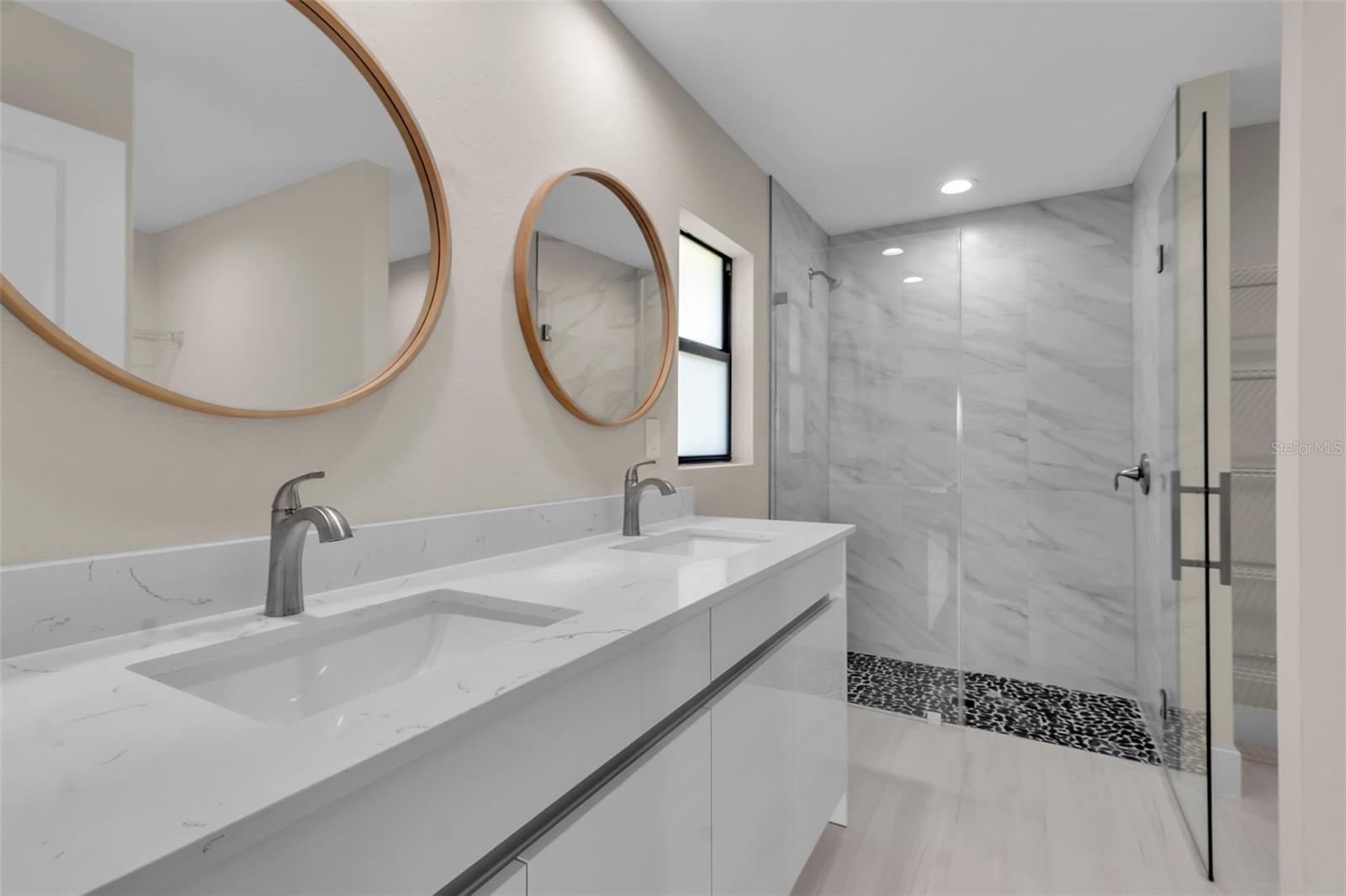 Image 28 of 52 For 23367 Mayville Avenue