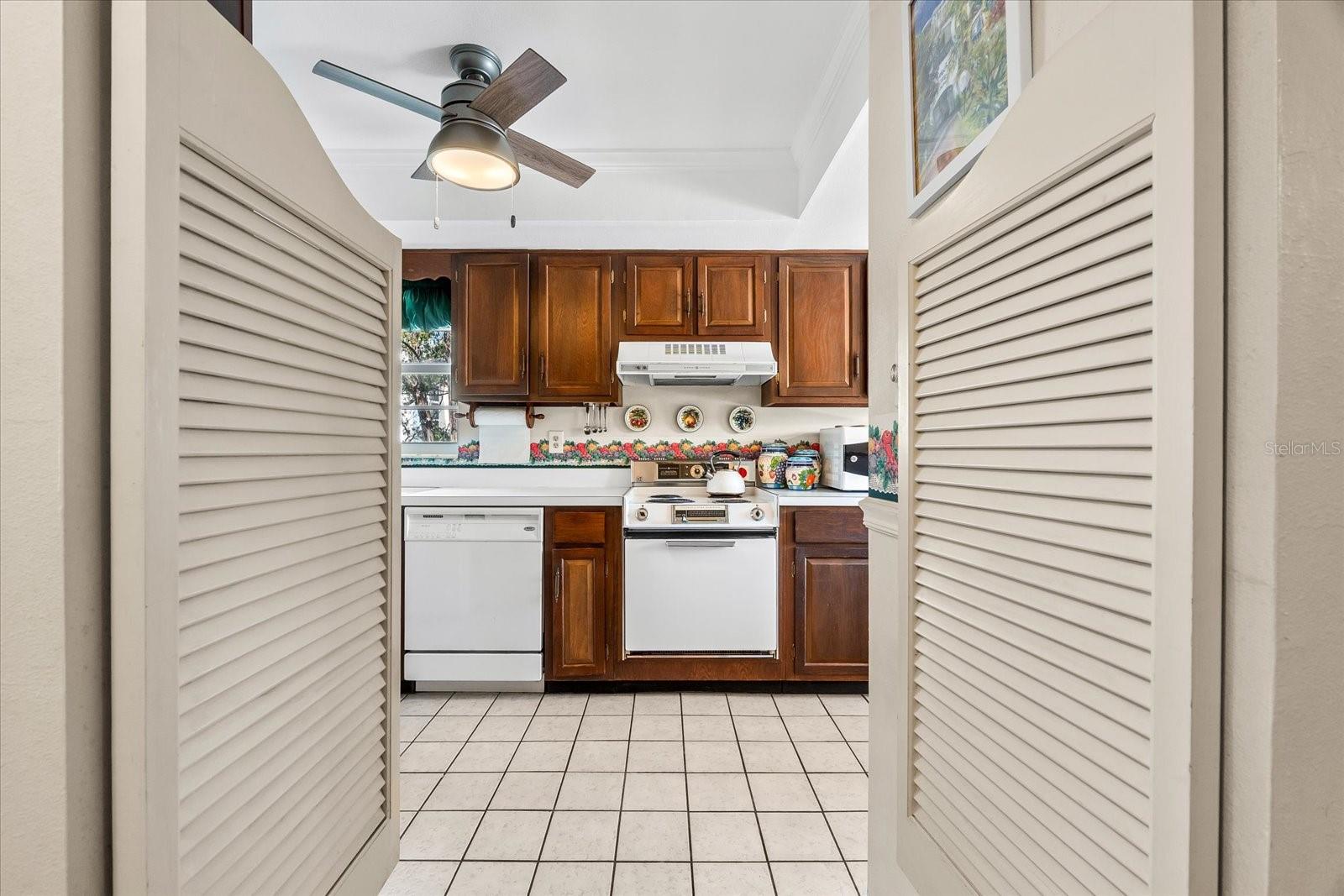 Image 7 of 83 For 5600 Beach Way Drive 201
