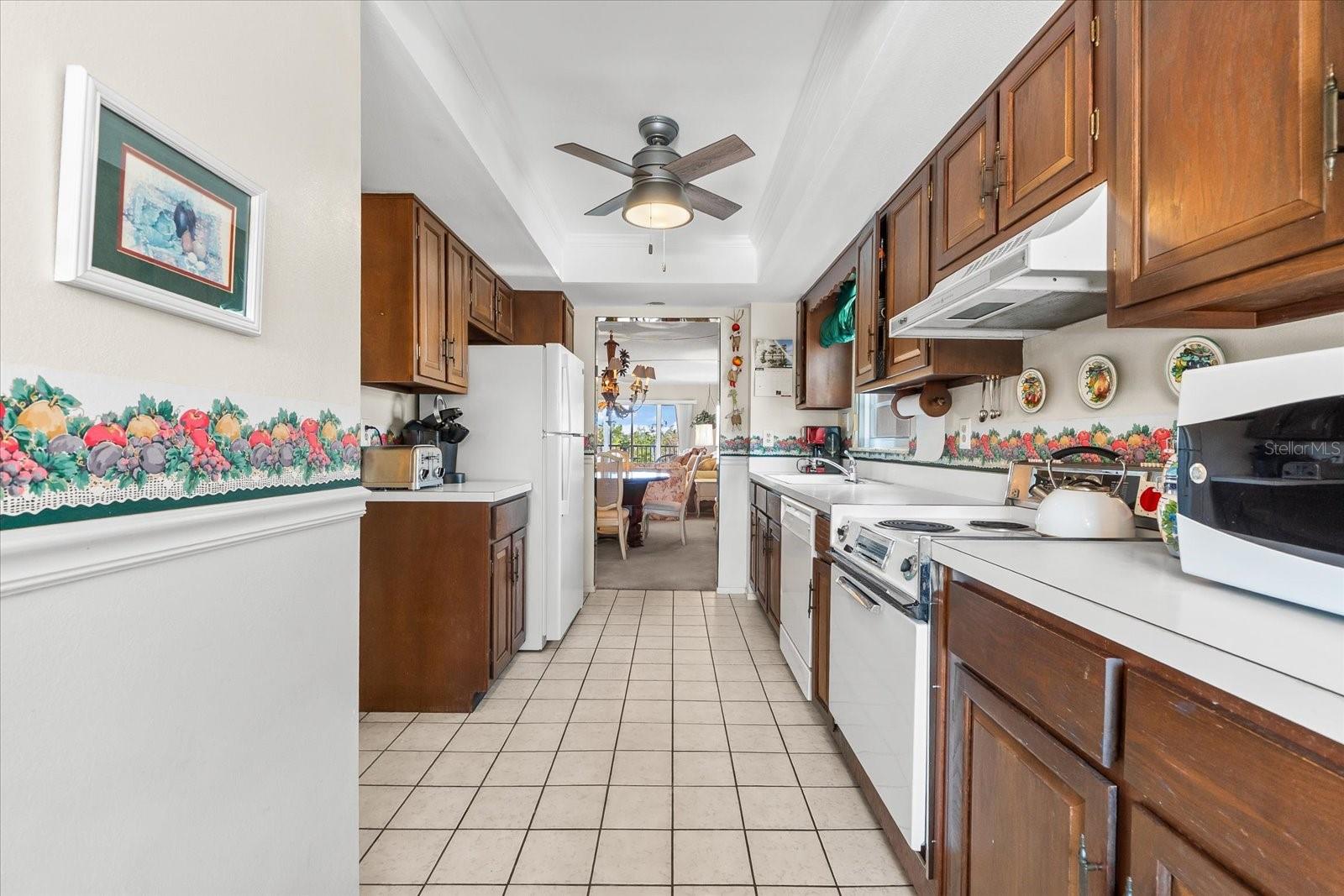 Image 9 of 83 For 5600 Beach Way Drive 201