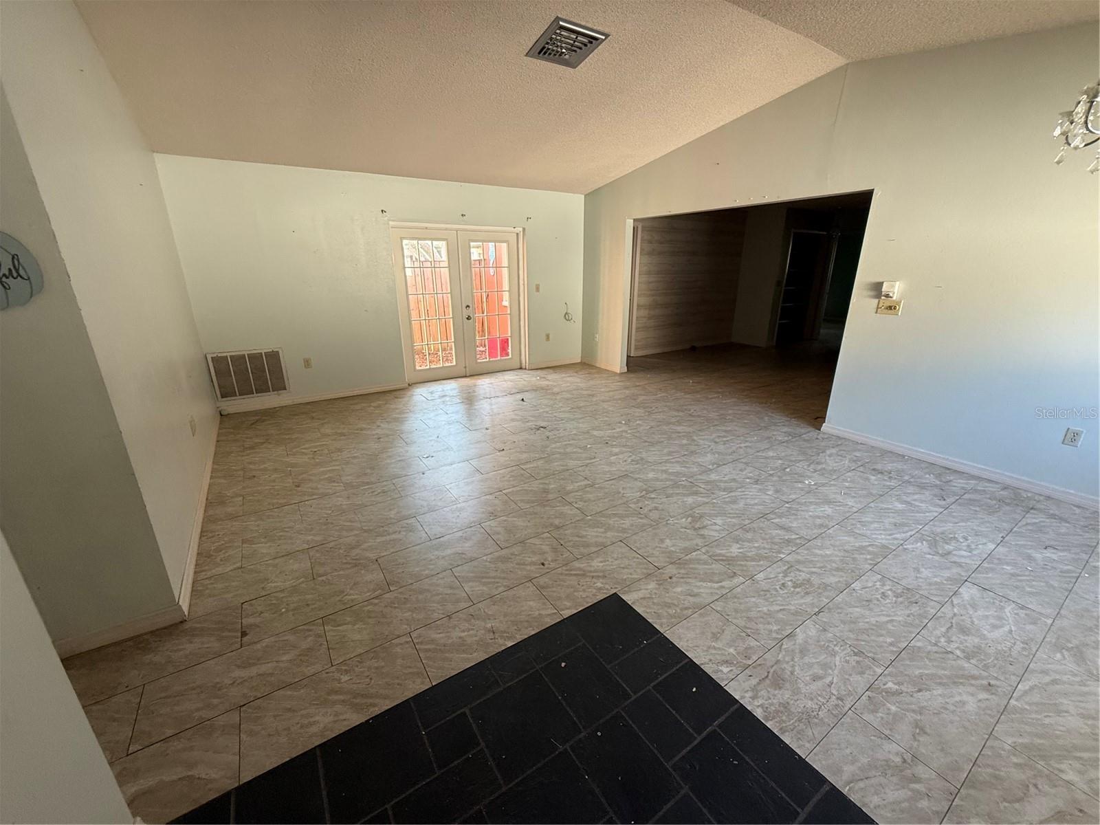 Image 6 of 44 For 13017 Club Drive