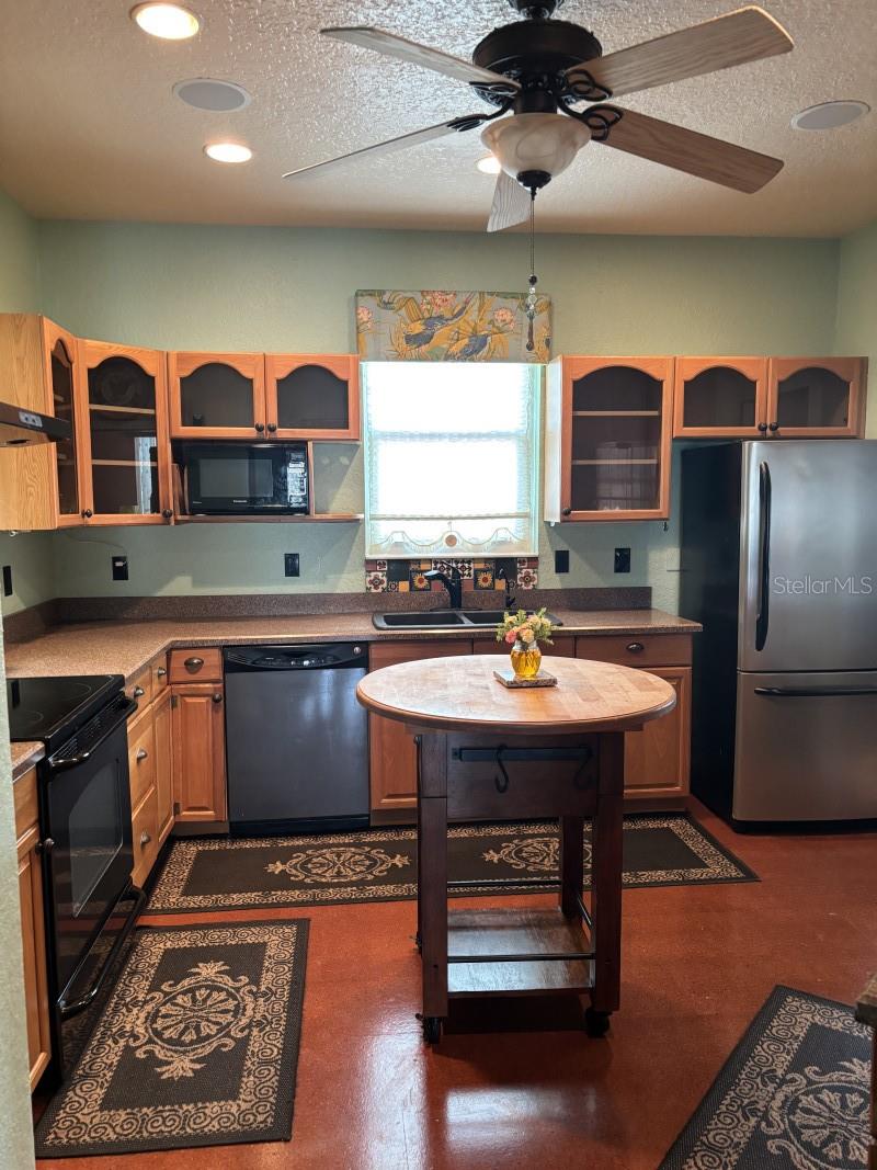 Listing photo id 9 for 54 Ocean Street