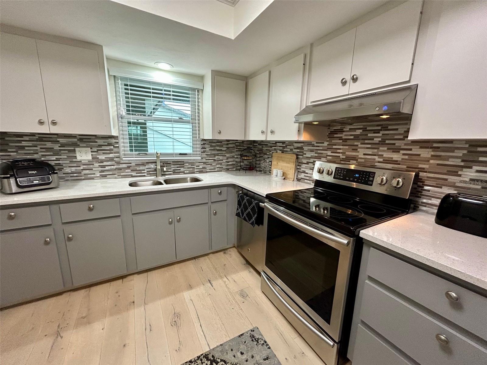 Image 16 of 64 For 3272 Lake Bayshore Drive 515