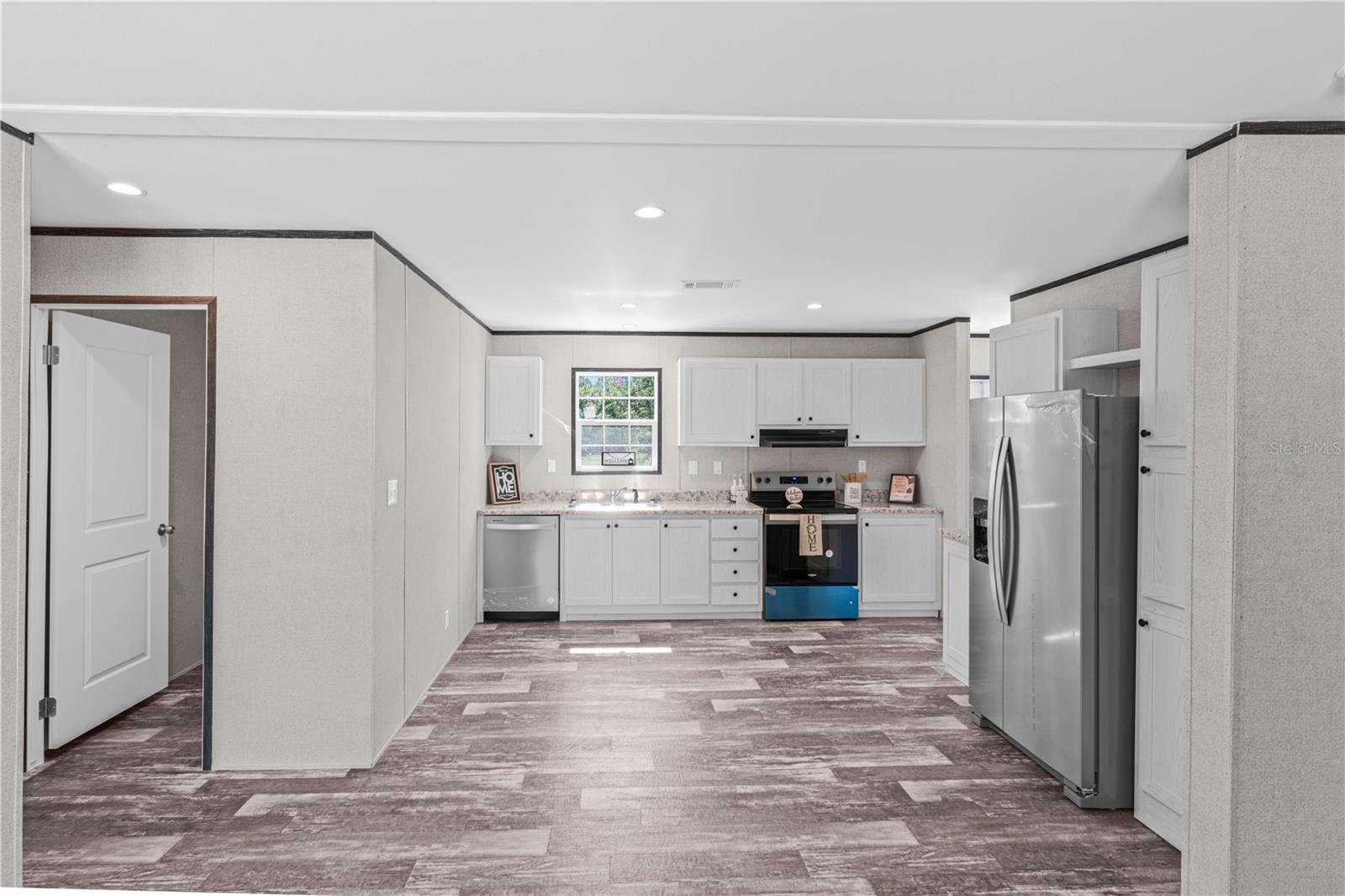 Image 14 of 40 For 8426 Sweden Boulevard