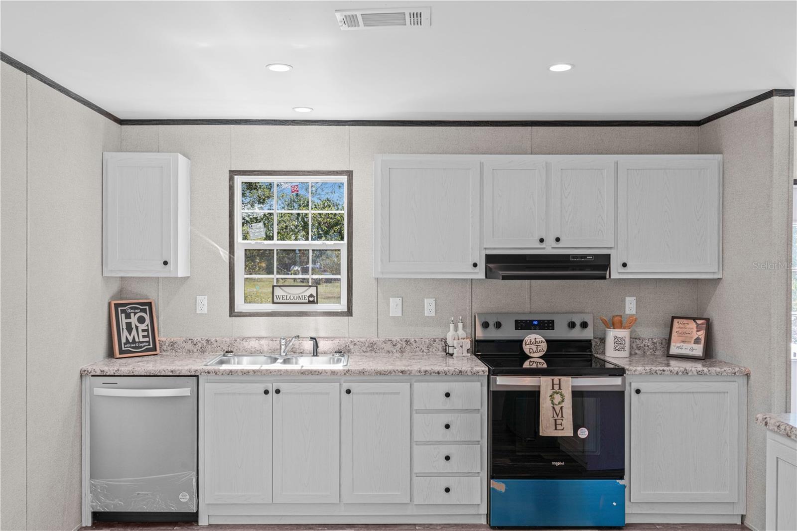 Image 15 of 40 For 8426 Sweden Boulevard