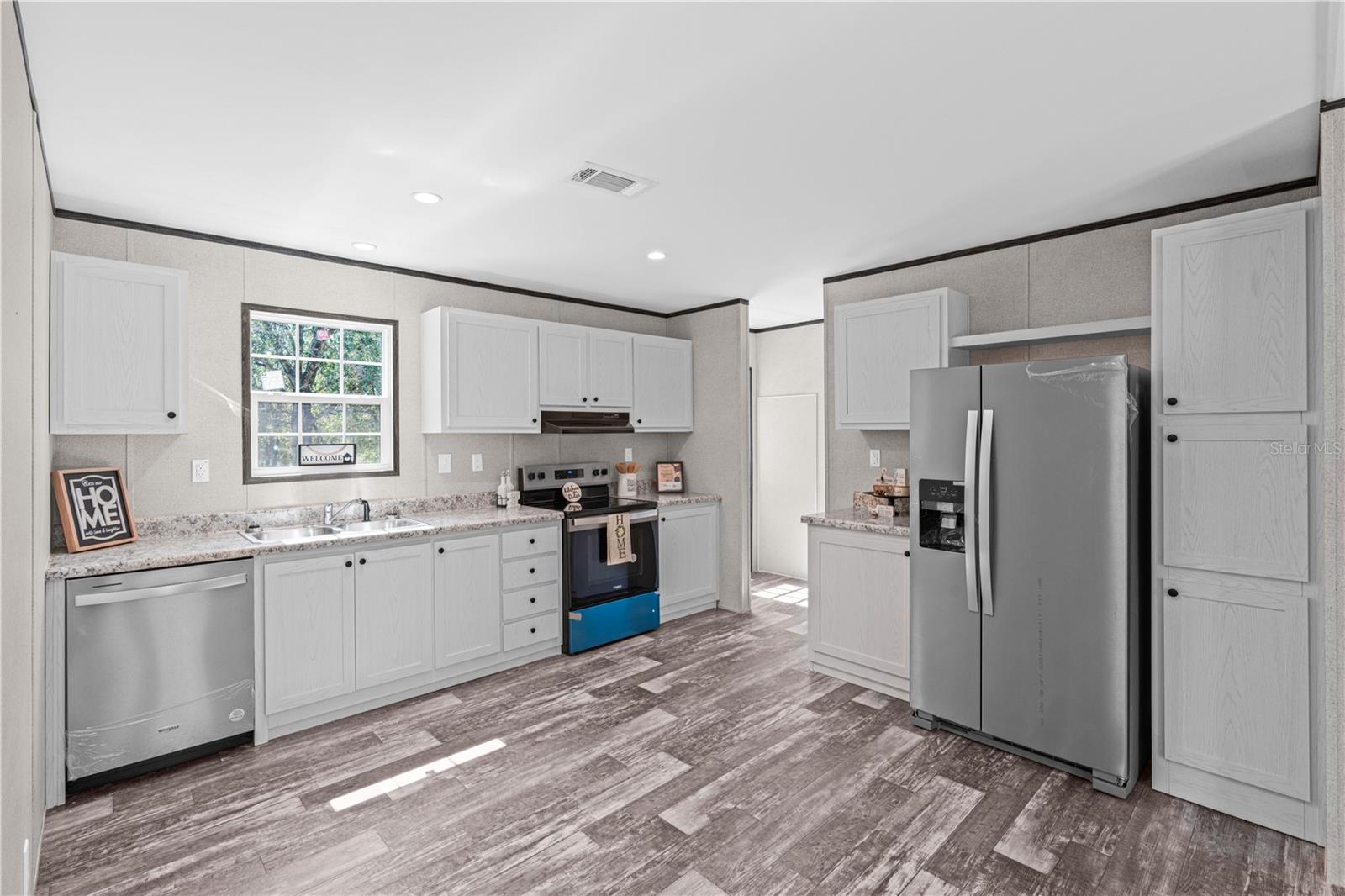 Image 16 of 40 For 8426 Sweden Boulevard