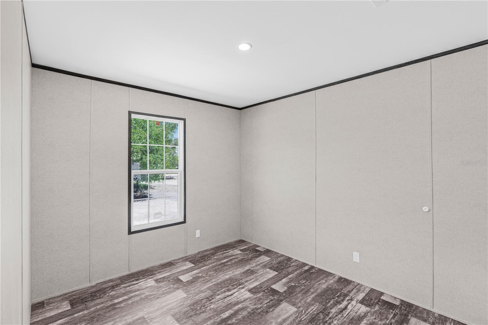 Image 21 of 40 For 8426 Sweden Boulevard