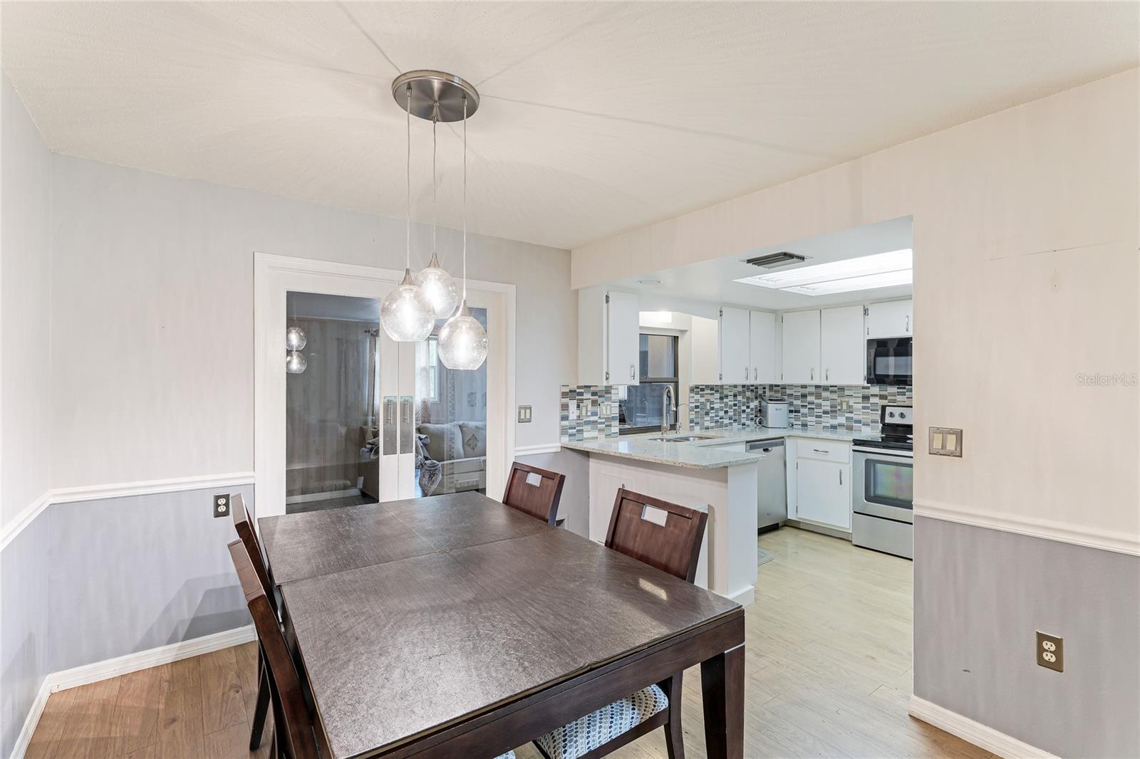 Image 14 of 37 For 5329 Ansonia Terrace