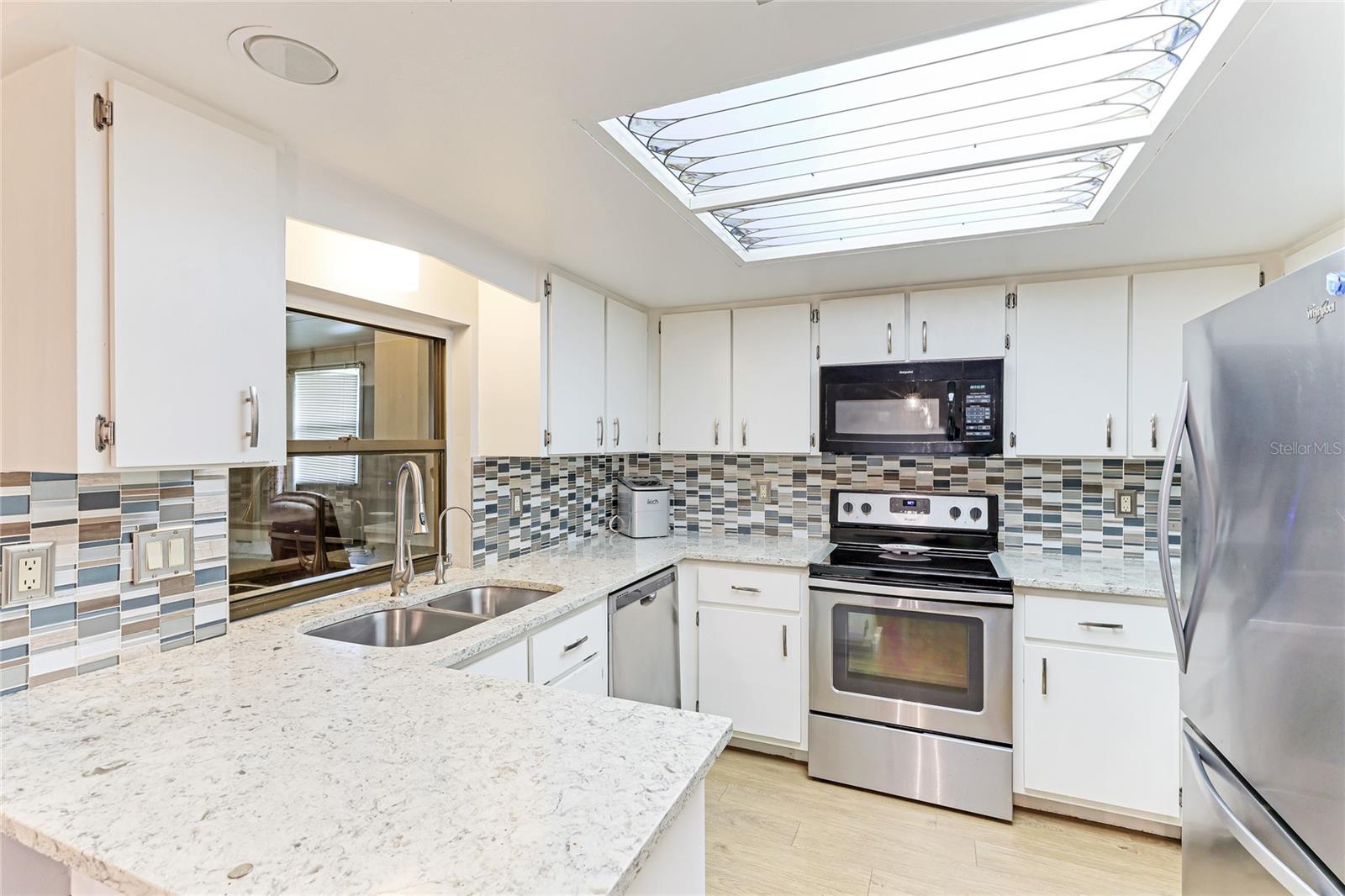 Image 16 of 37 For 5329 Ansonia Terrace