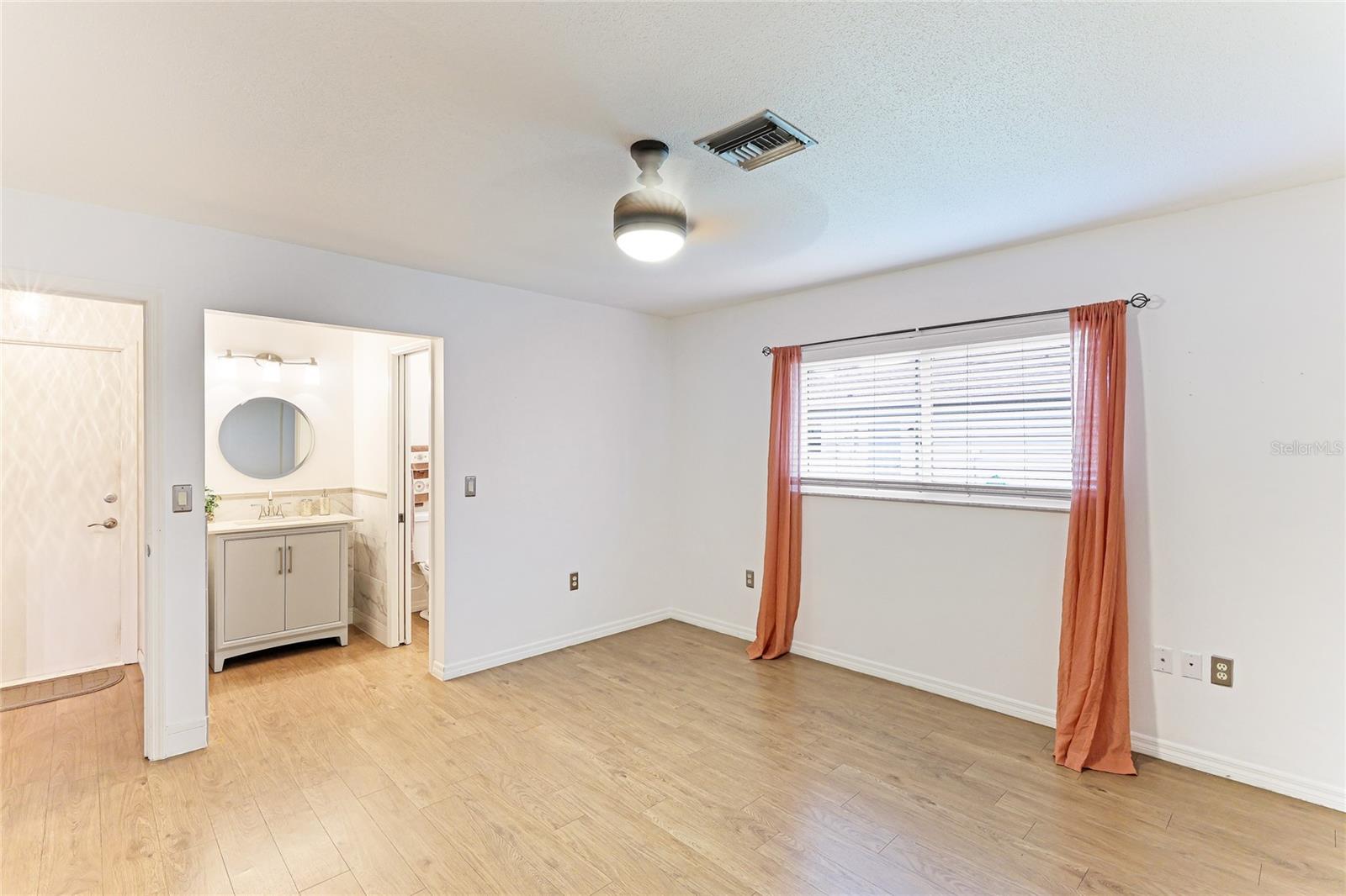 Image 21 of 37 For 5329 Ansonia Terrace