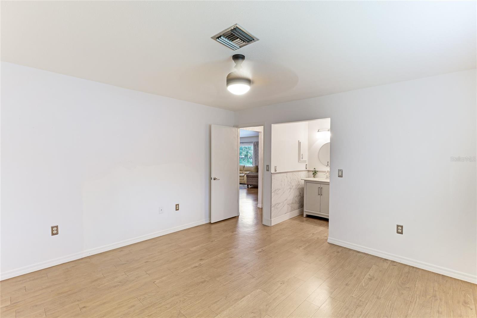 Image 22 of 37 For 5329 Ansonia Terrace