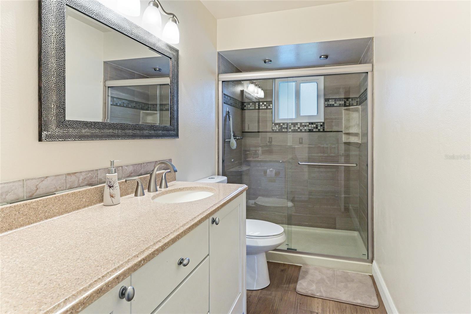 Image 28 of 37 For 5329 Ansonia Terrace