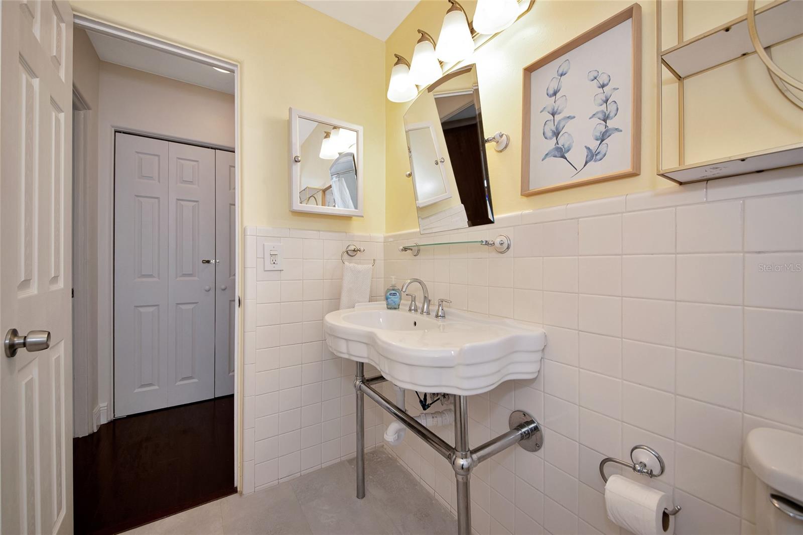 Image 19 of 40 For 2363 Milford Circle