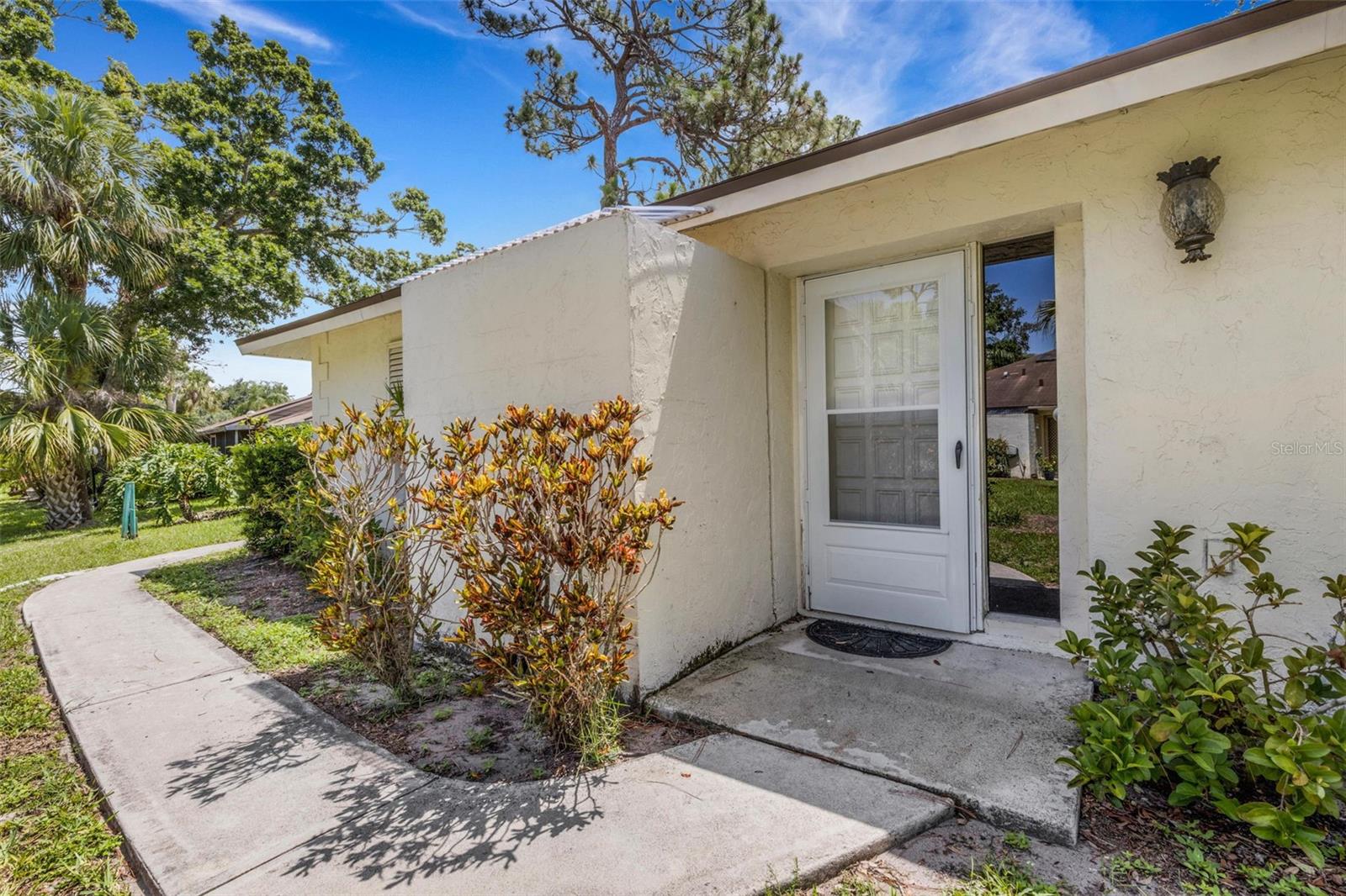 Image 27 of 38 For 5356 Royal Palm Avenue 5356