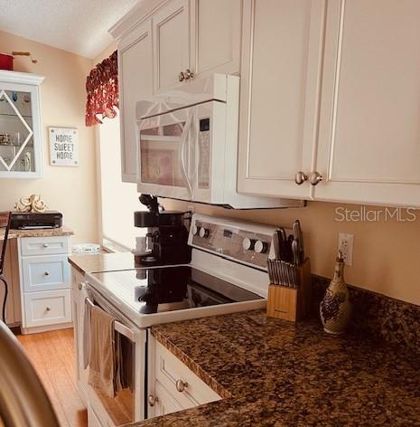Image 8 of 51 For 9320 Clubside Circle 2308