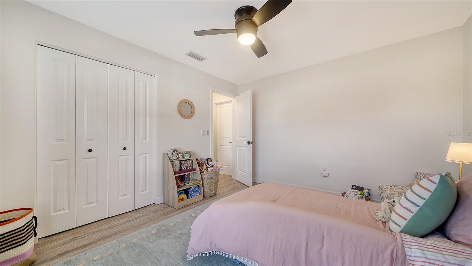 Image 15 of 32 For 946 Beneva Road V26