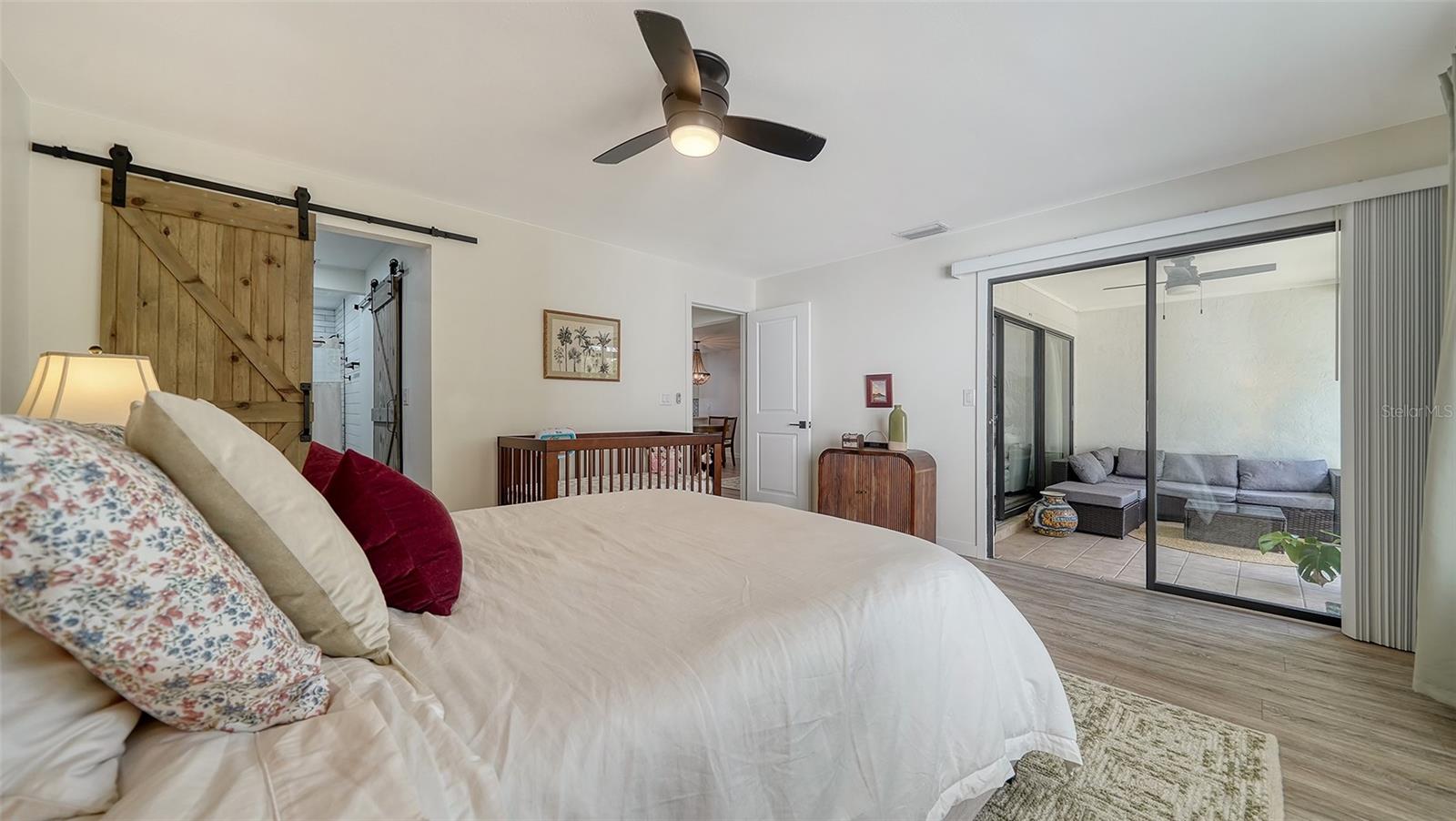 Image 21 of 32 For 946 Beneva Road V26