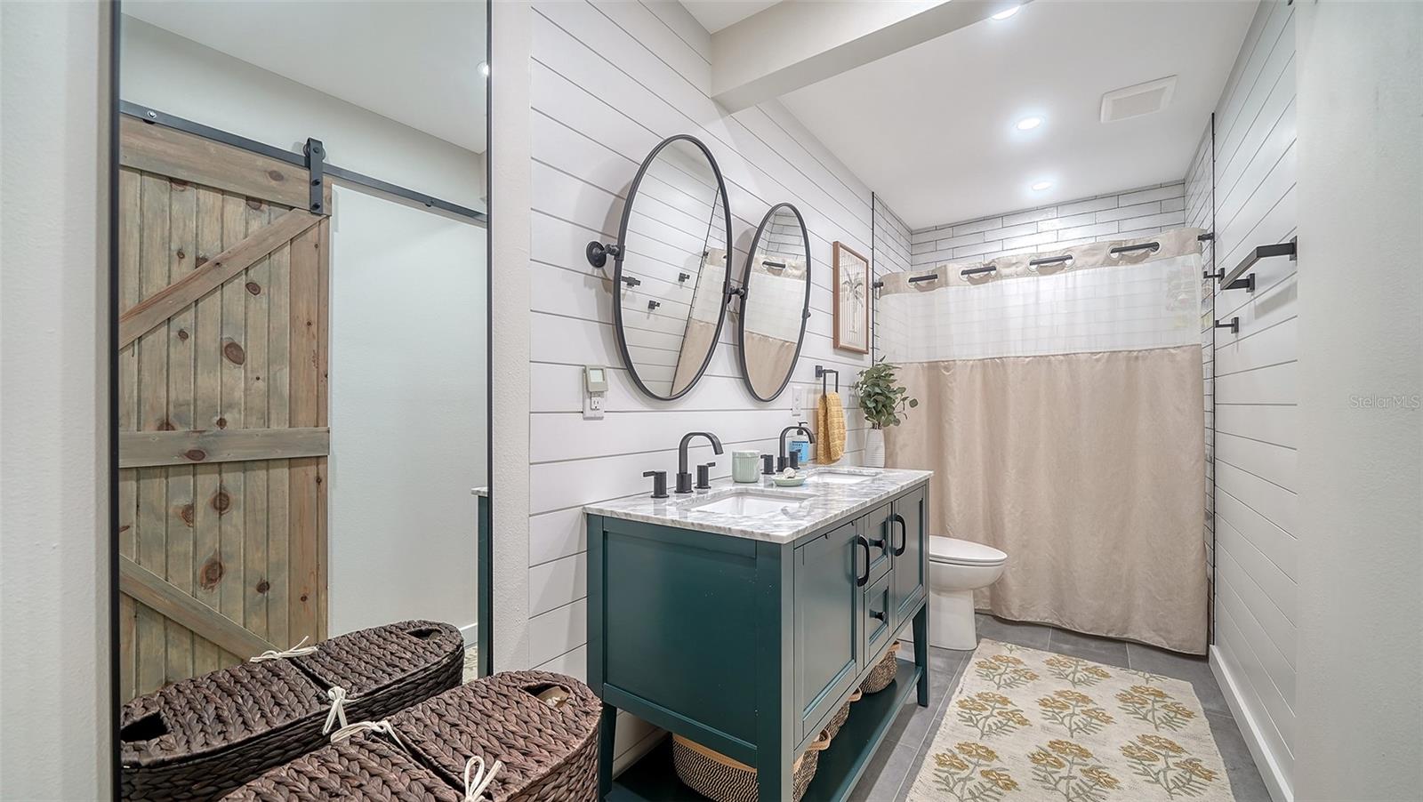 Image 23 of 32 For 946 Beneva Road V26