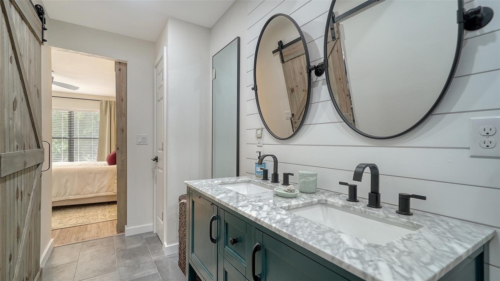 Image 24 of 32 For 946 Beneva Road V26