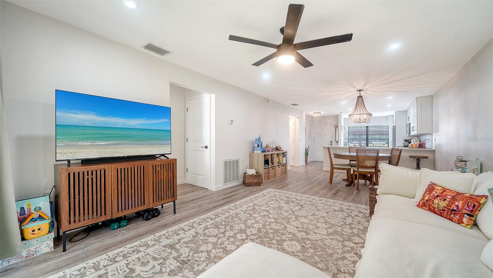 Image 7 of 32 For 946 Beneva Road V26