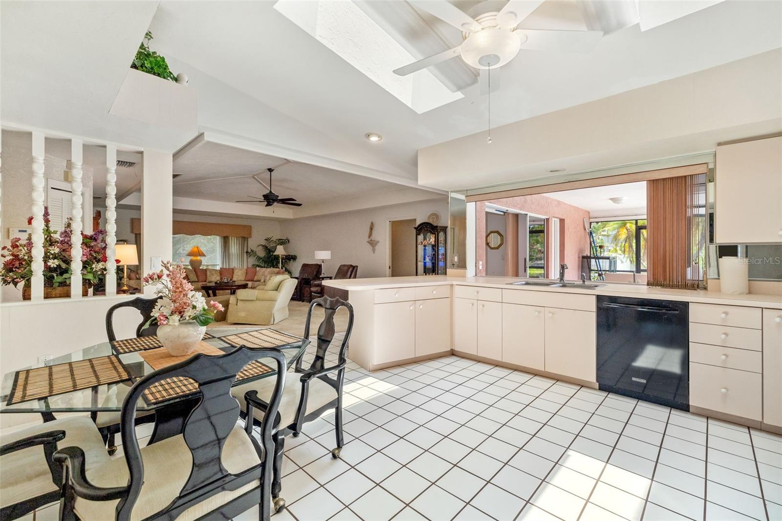 Image 15 of 44 For 7615 17th Avenue W
