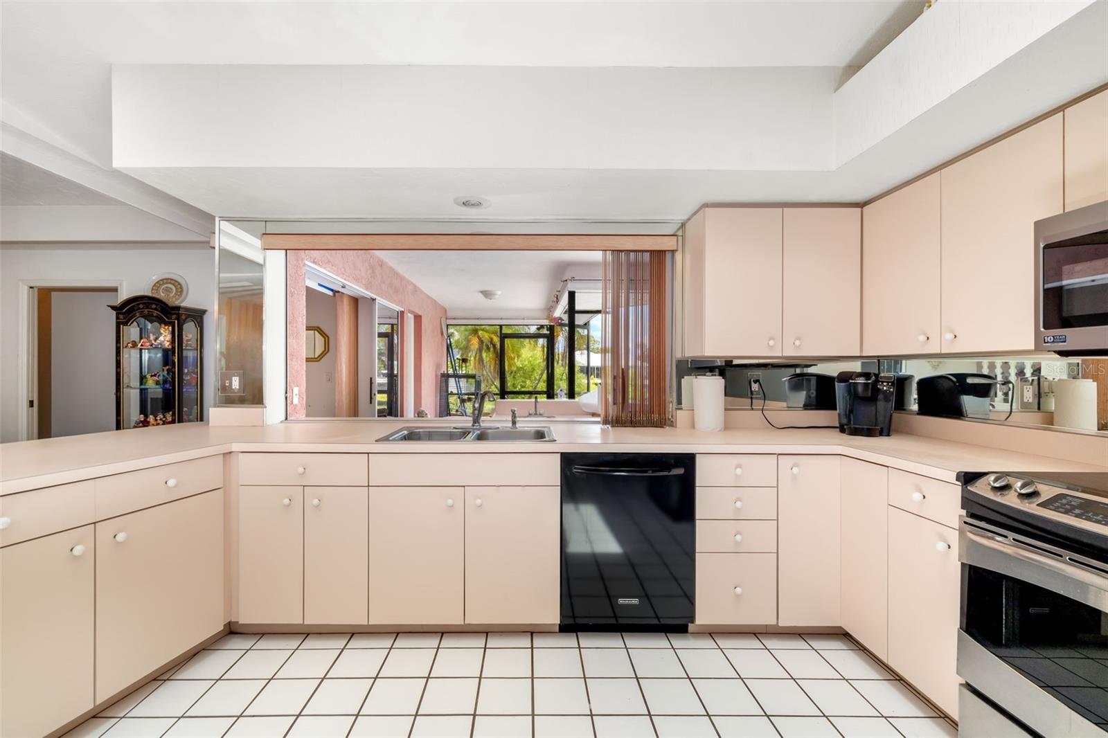 Image 16 of 44 For 7615 17th Avenue W