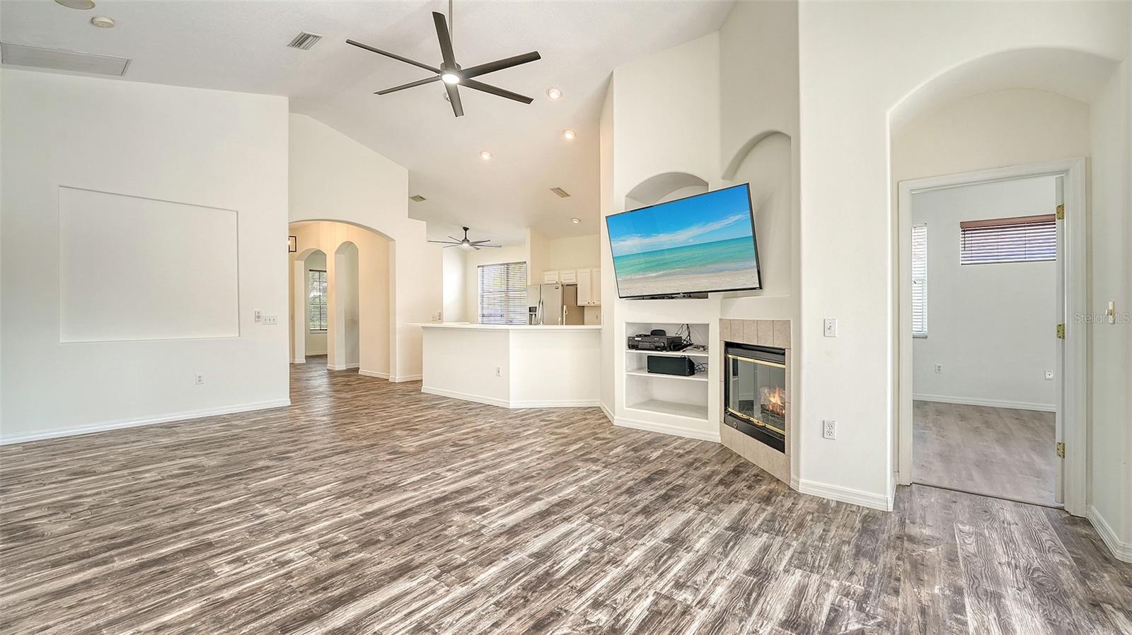 Image 11 of 75 For 6213 Willet Court