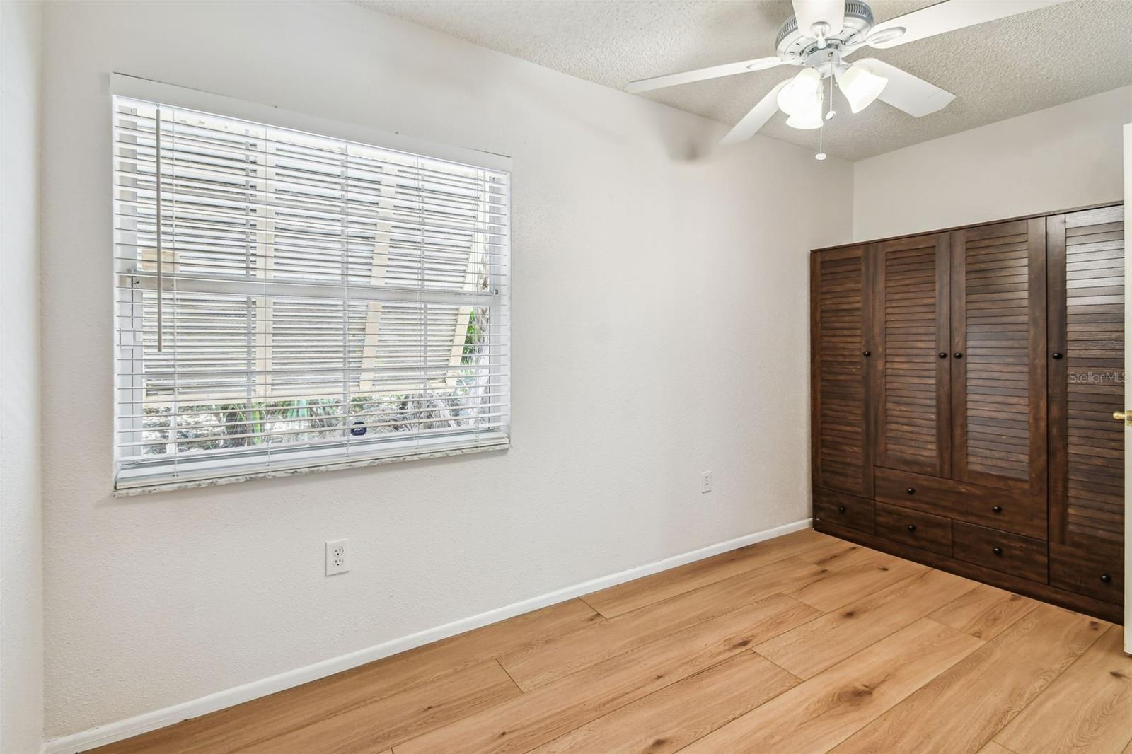 Image 11 of 92 For 10104 Sandpiper Road E