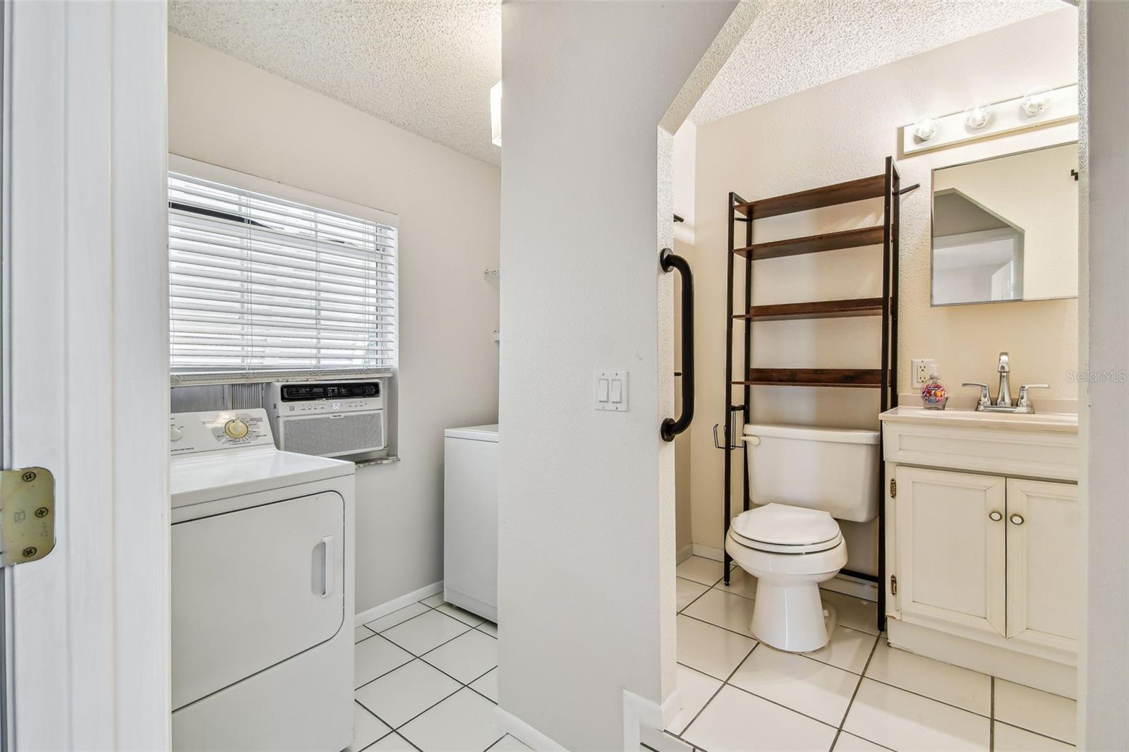 Image 17 of 92 For 10104 Sandpiper Road E