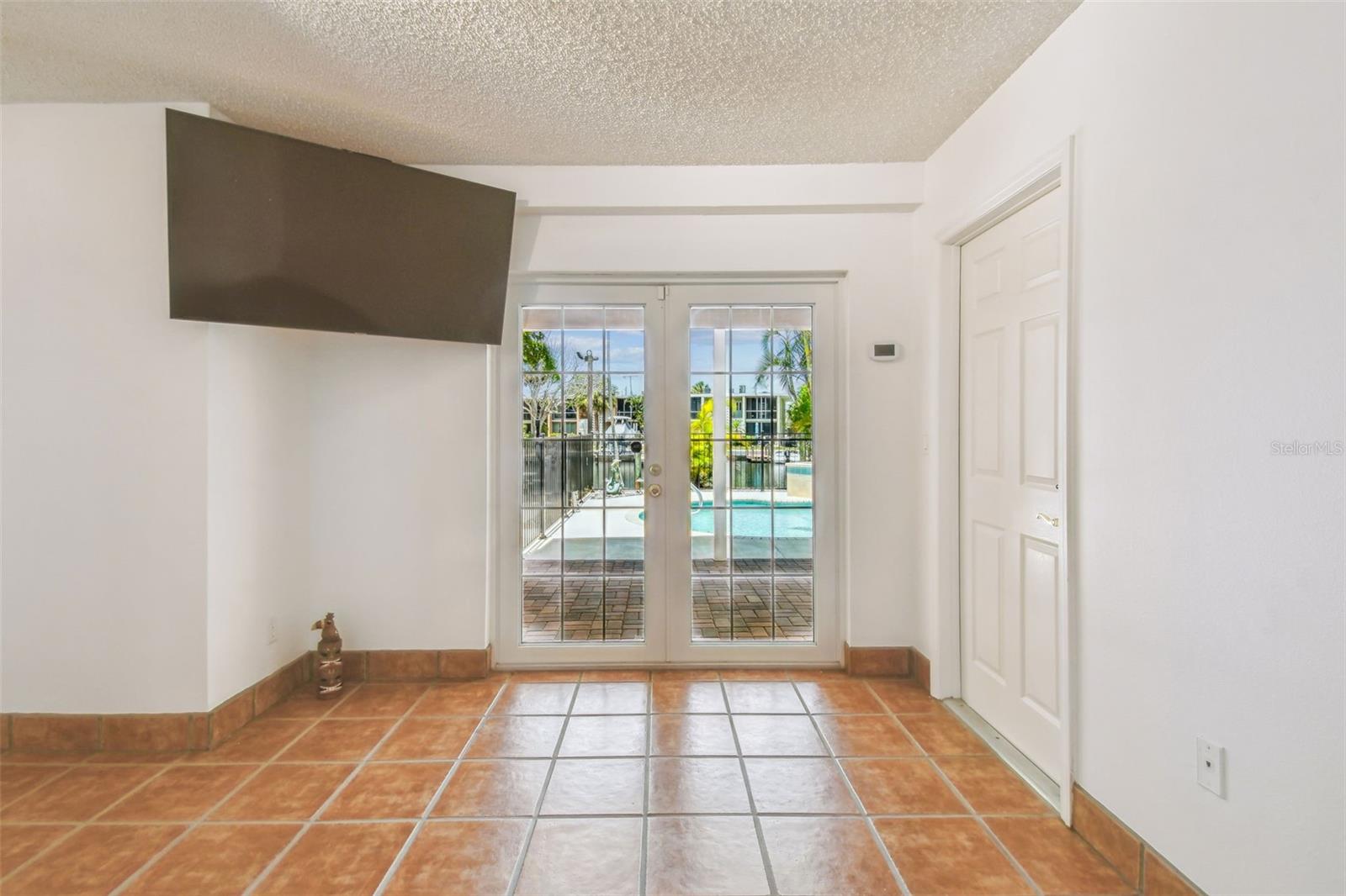 Image 22 of 92 For 10104 Sandpiper Road E