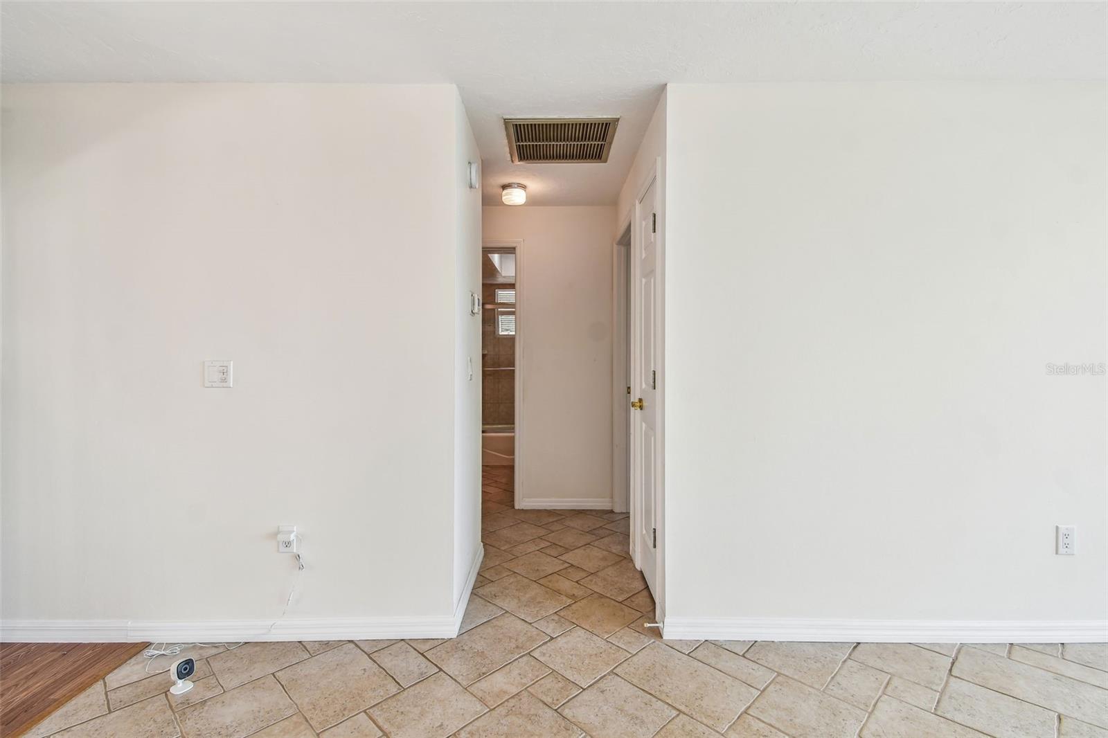 Image 28 of 92 For 10104 Sandpiper Road E