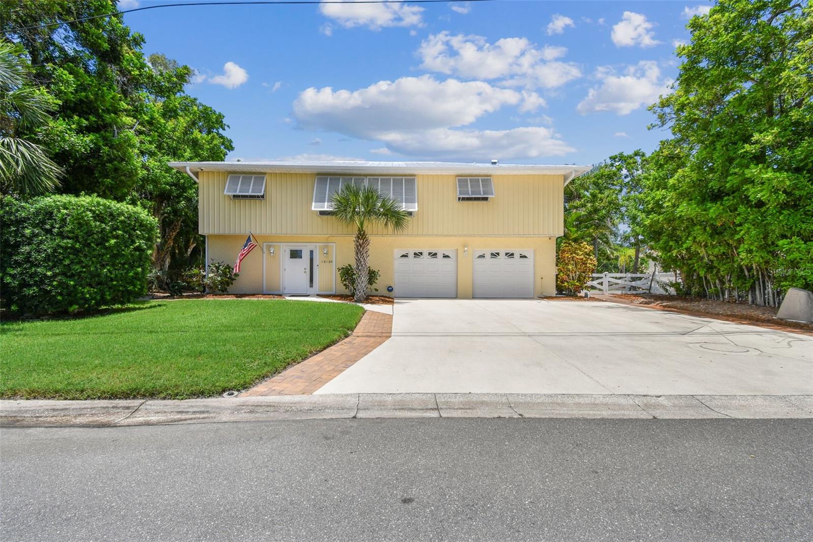 Image 3 of 92 For 10104 Sandpiper Road E