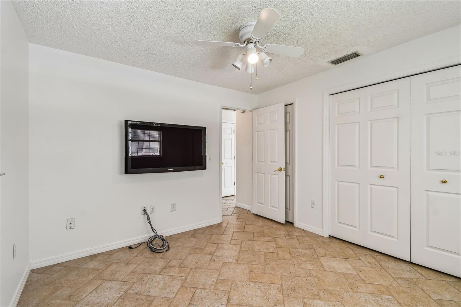Image 32 of 92 For 10104 Sandpiper Road E