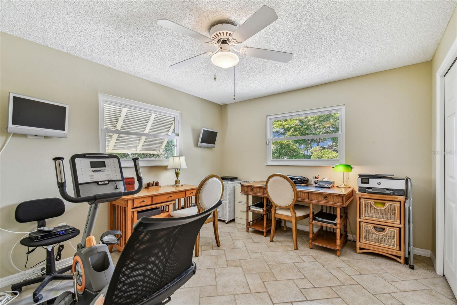 Image 34 of 92 For 10104 Sandpiper Road E