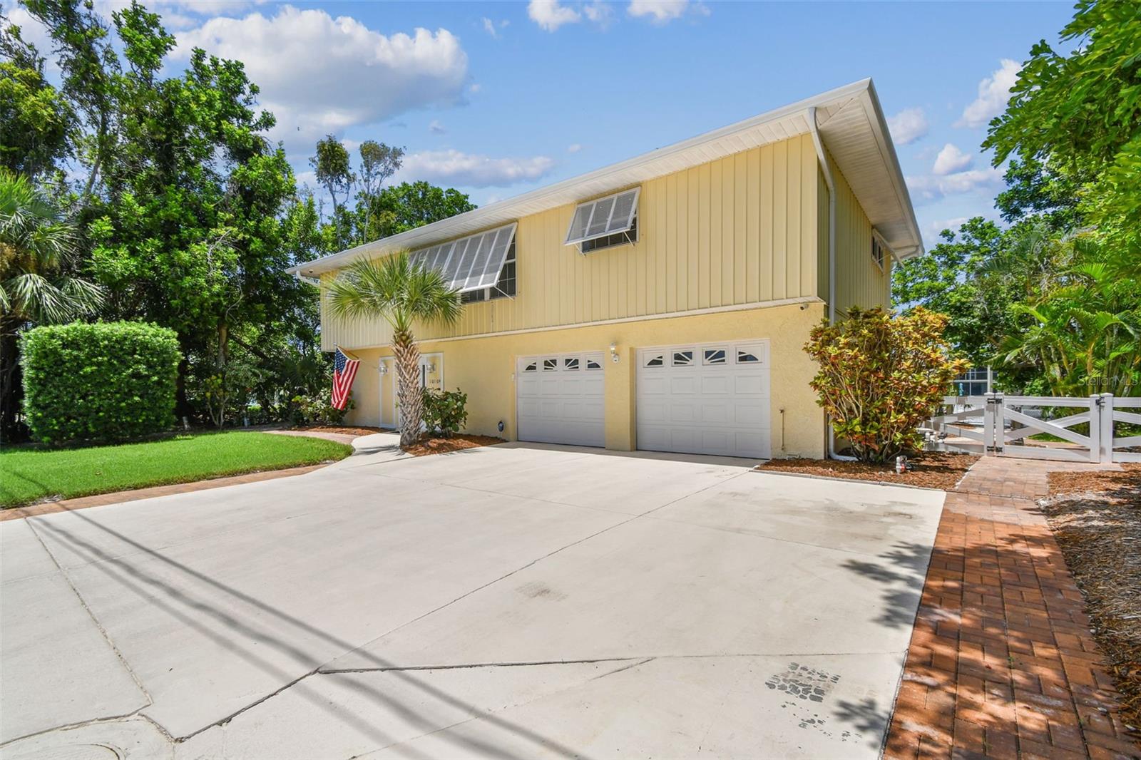 Image 4 of 92 For 10104 Sandpiper Road E