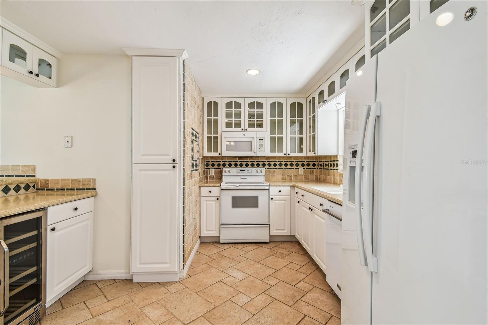 Image 47 of 92 For 10104 Sandpiper Road E