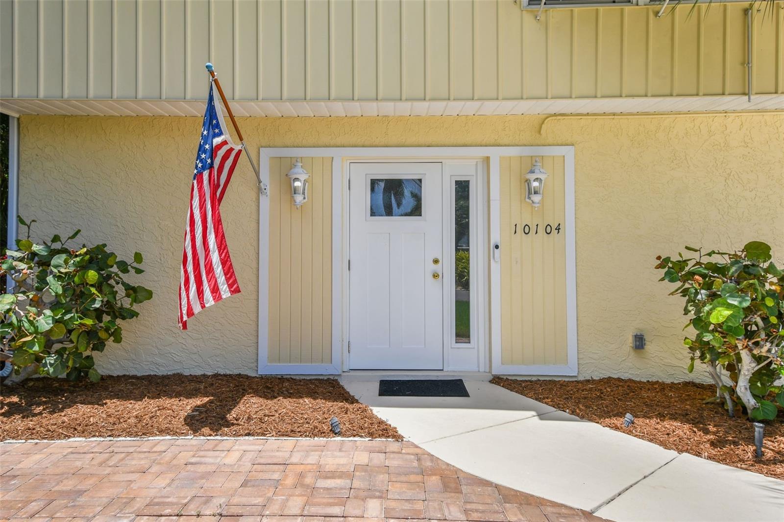 Image 5 of 92 For 10104 Sandpiper Road E