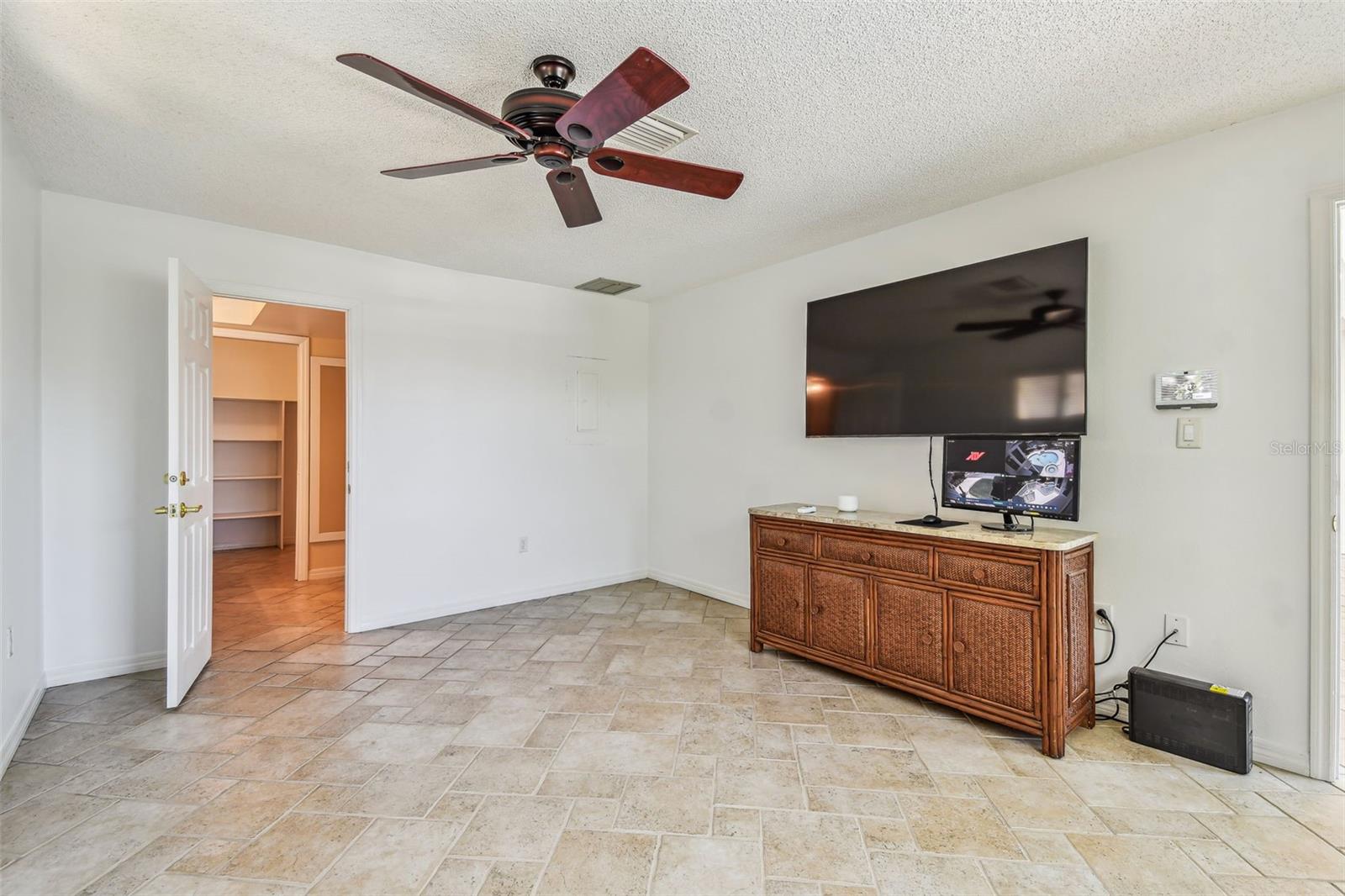 Image 63 of 92 For 10104 Sandpiper Road E
