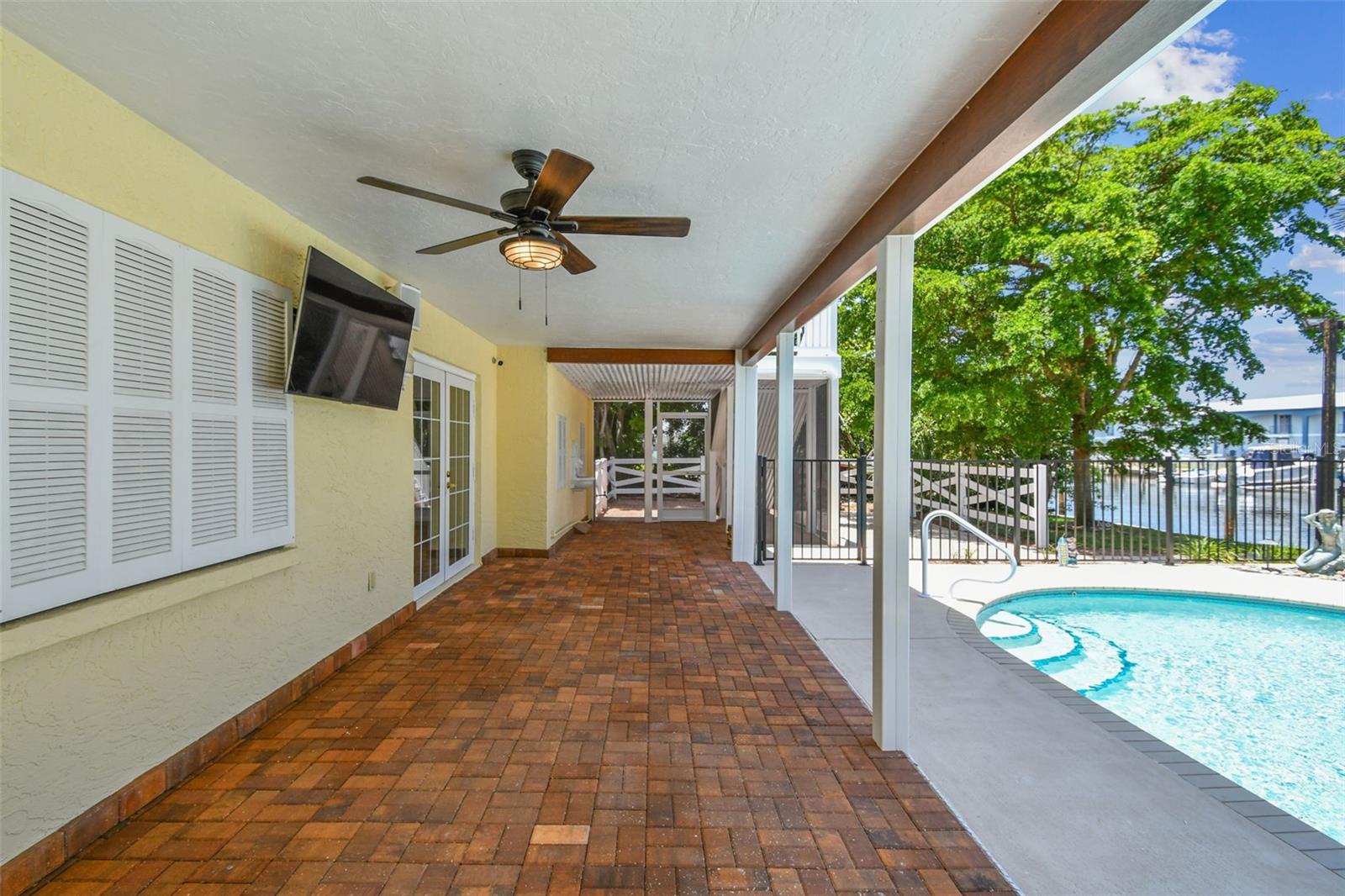 Image 76 of 92 For 10104 Sandpiper Road E