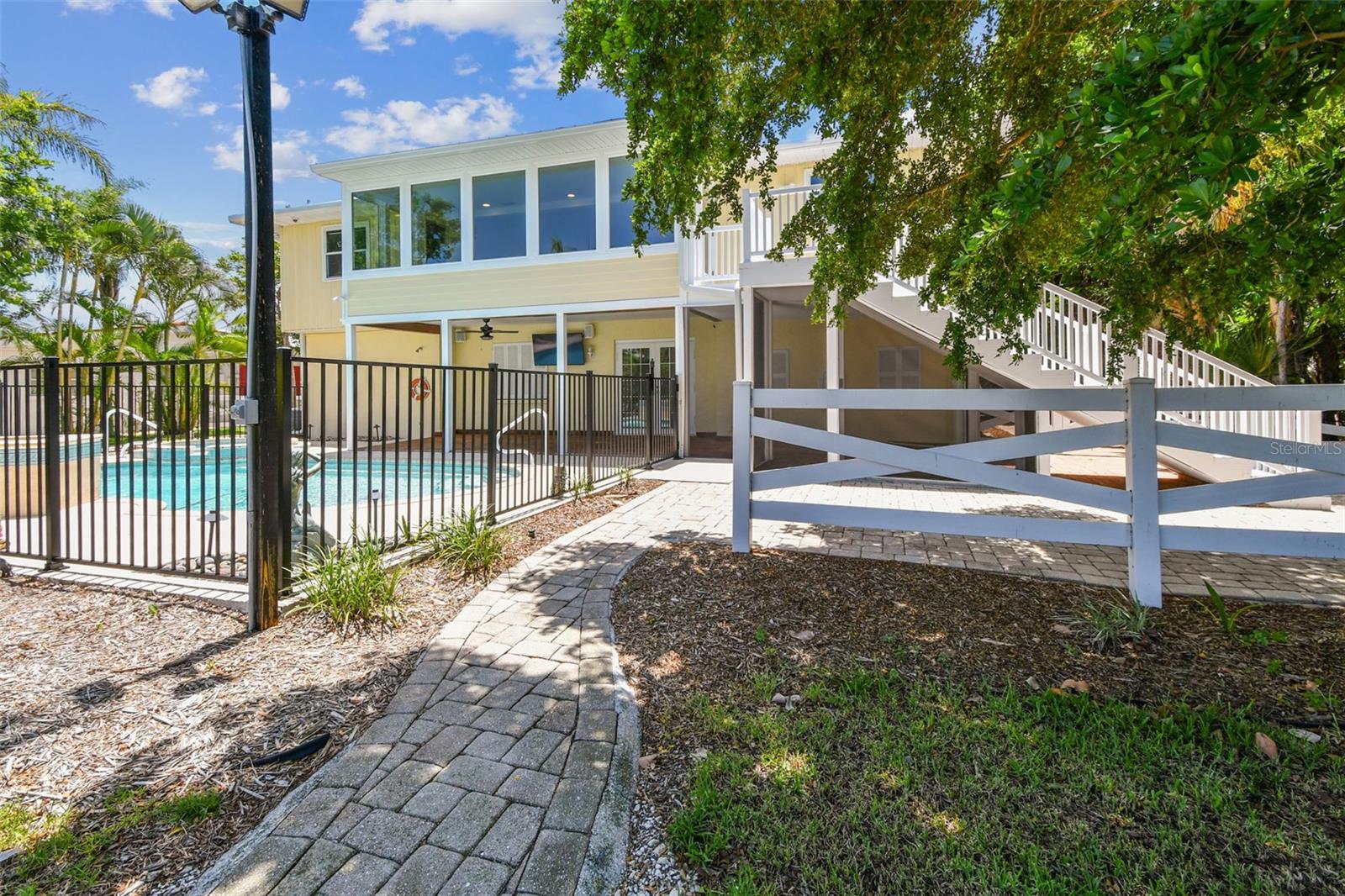 Image 85 of 92 For 10104 Sandpiper Road E