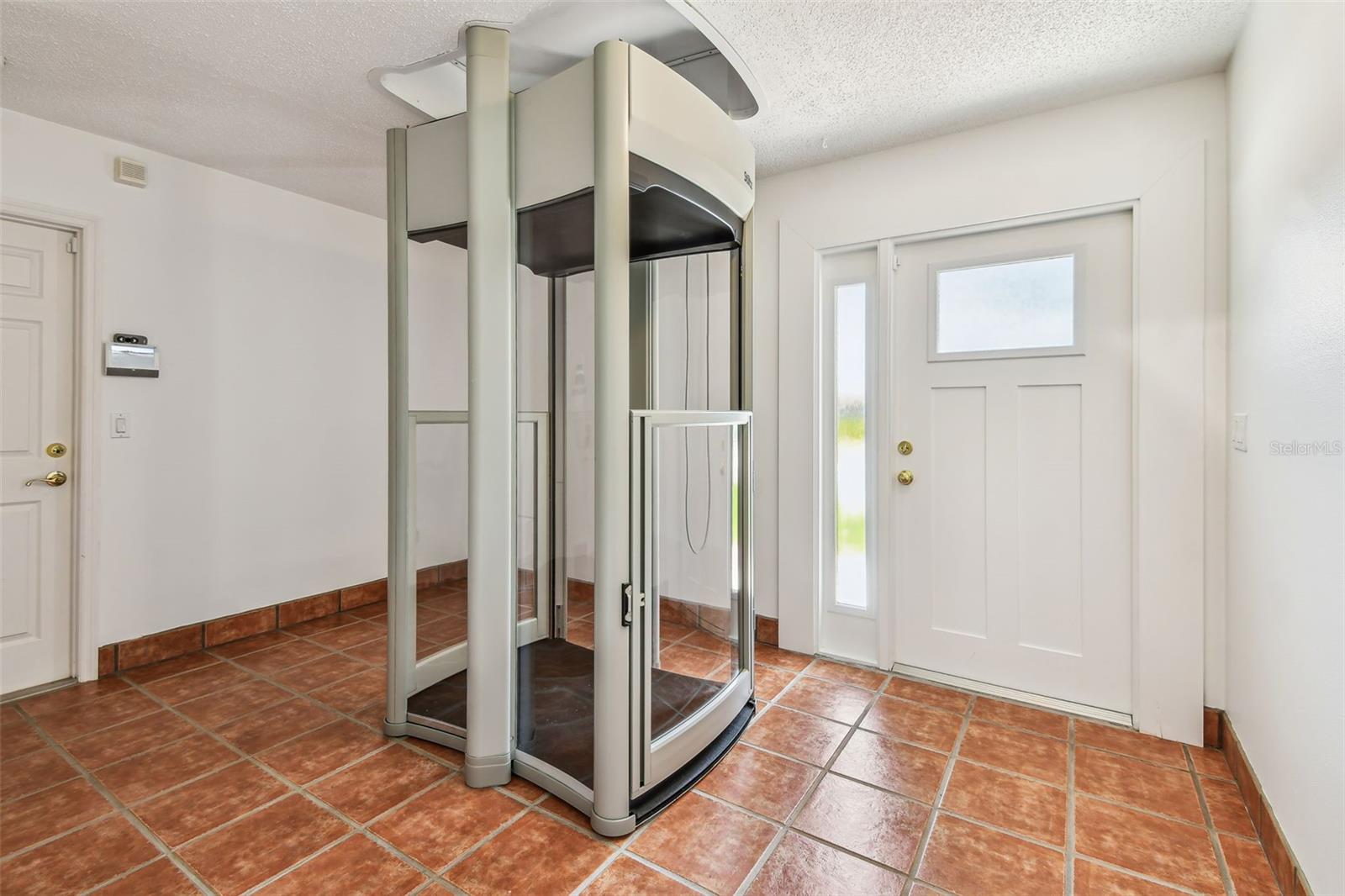Image 9 of 92 For 10104 Sandpiper Road E